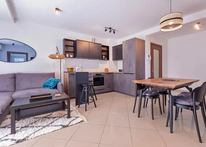 Stylish Two Bedroom Apartment&Garage Parking Place